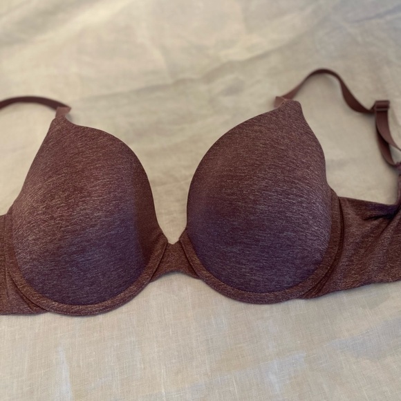 Victoria Secret 32 DD underwire slightly padded - Picture 2 of 9